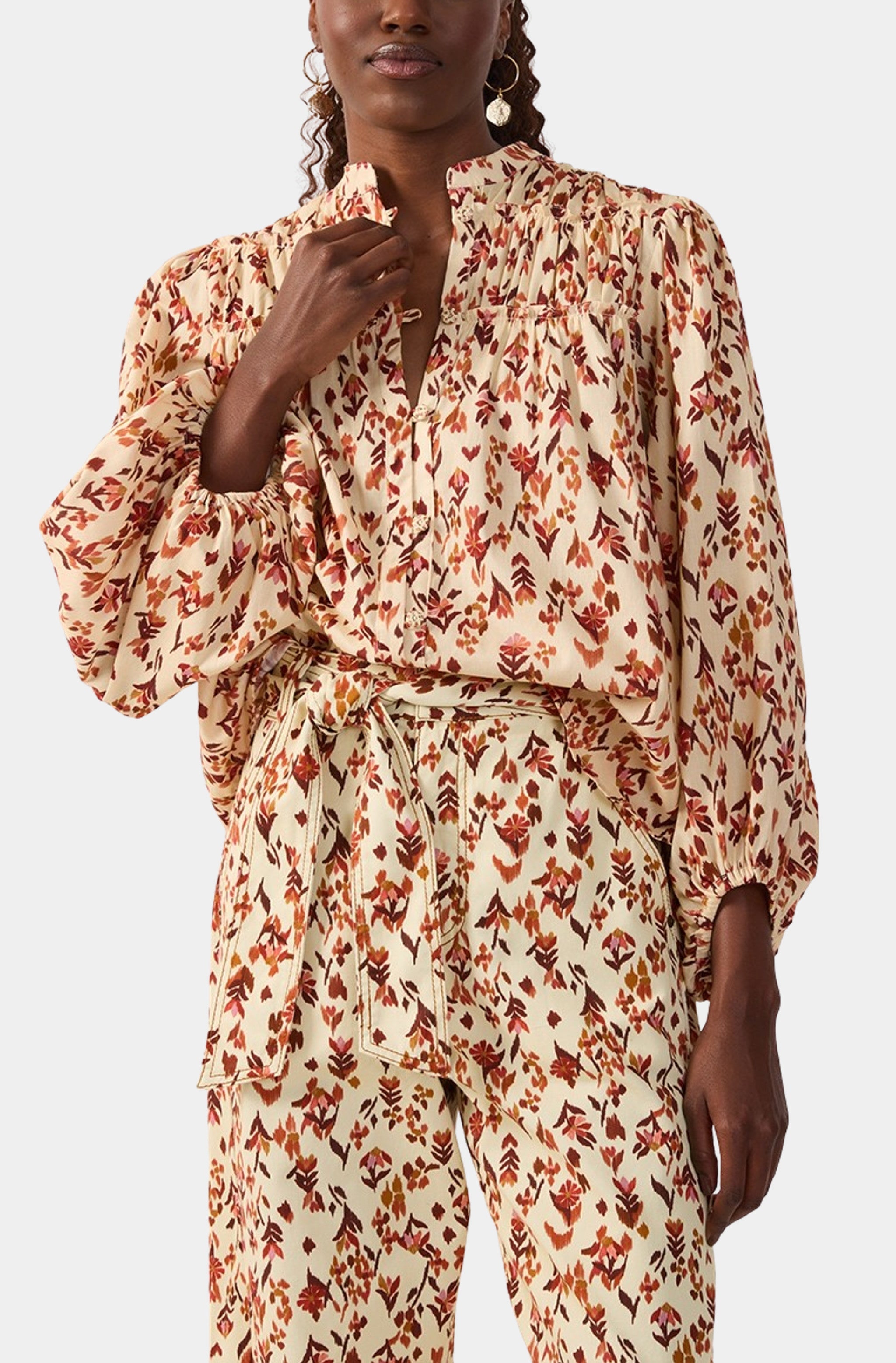 Off-white Jardim Ikat V Neck Long Sleeve Buttoned Pleated Blouse